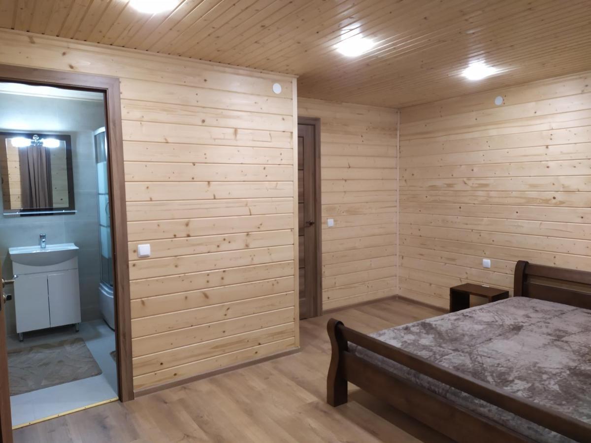 Апартаменти З Двома Спальнями І Кухнею Yaremche Ngoại thất bức ảnh