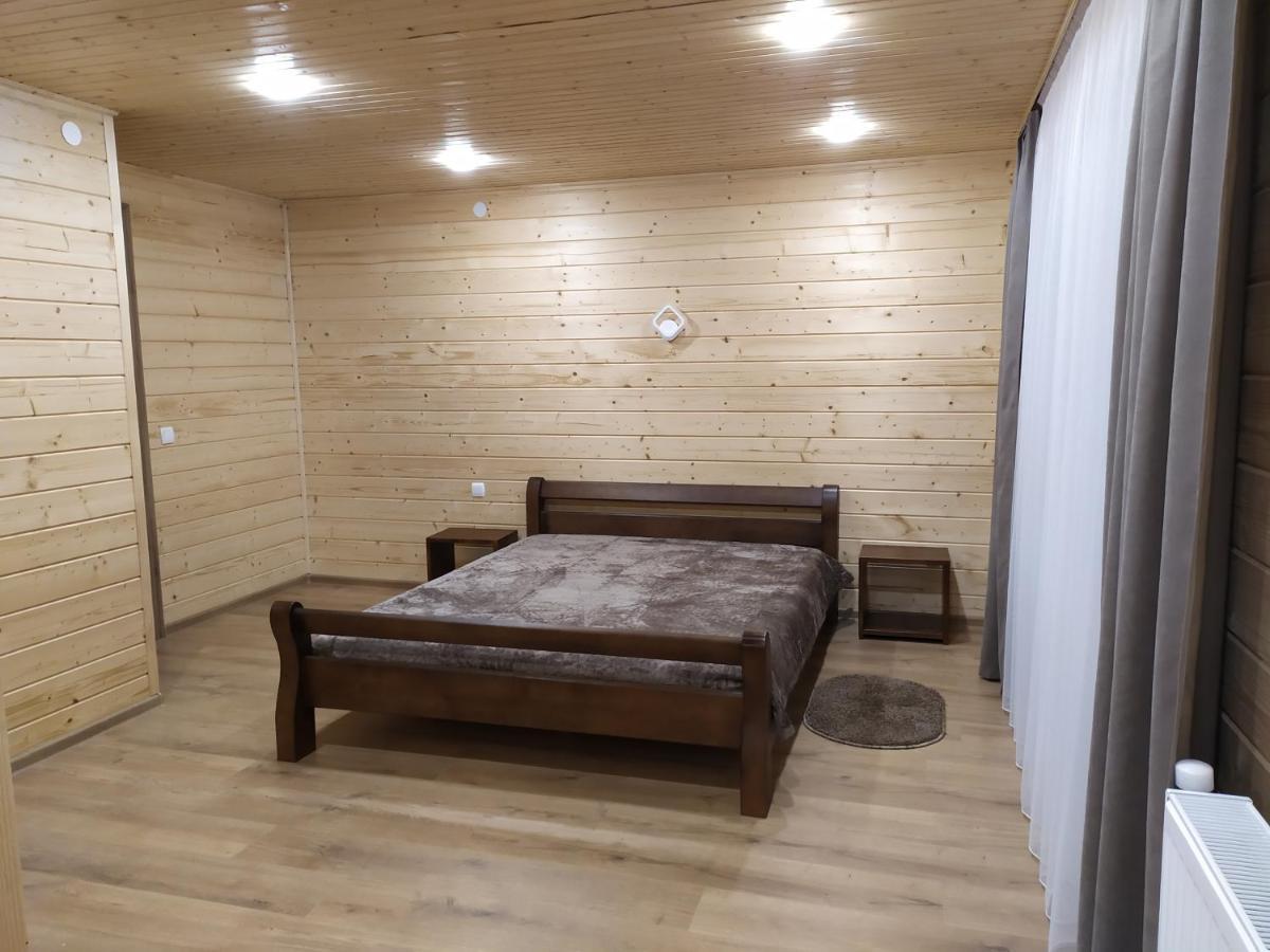 Апартаменти З Двома Спальнями І Кухнею Yaremche Ngoại thất bức ảnh