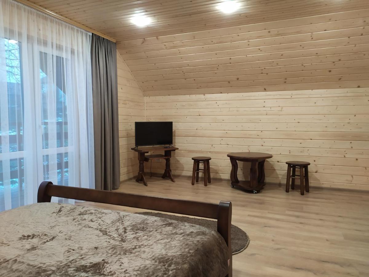 Апартаменти З Двома Спальнями І Кухнею Yaremche Ngoại thất bức ảnh