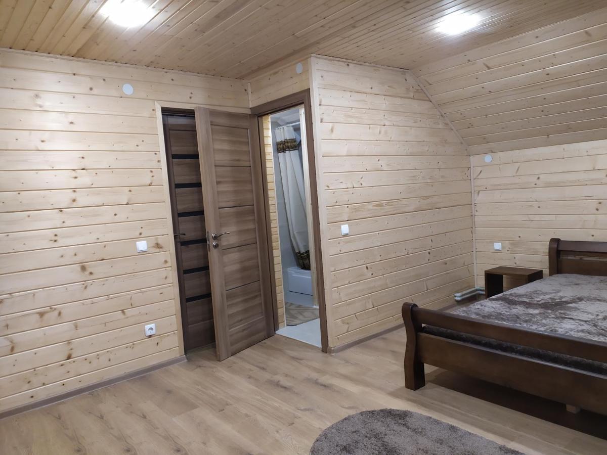 Апартаменти З Двома Спальнями І Кухнею Yaremche Ngoại thất bức ảnh